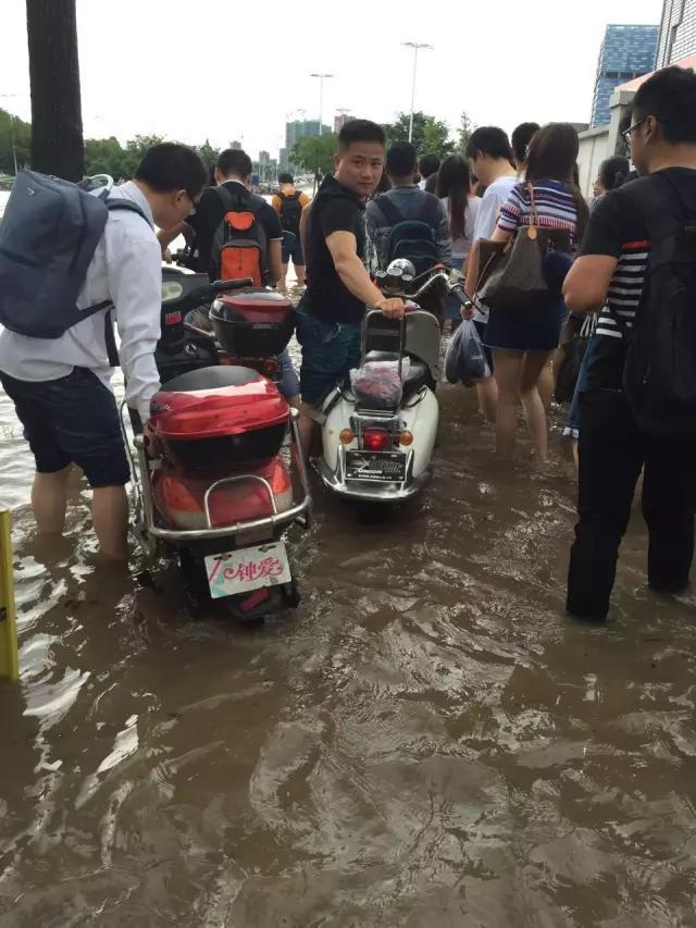 南京暴雨最新报道